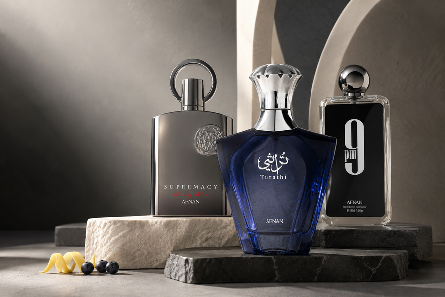 Afnan Turathi Blue, 9PM und Supremacy Not Only Intense in einer neutralen Editorial-Szene